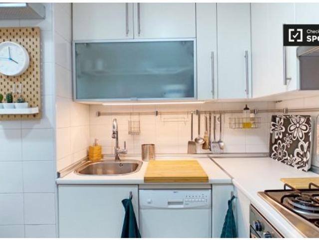 Hermosa habitación en alquiler en apartamento de 4 dormitorios, Imperial