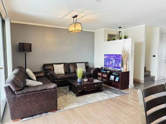 Hermosa Propiedad Estilo Mediterranea En Hacienda El Peñon | 3 dormitorios por 8990.00 en Puente Alto