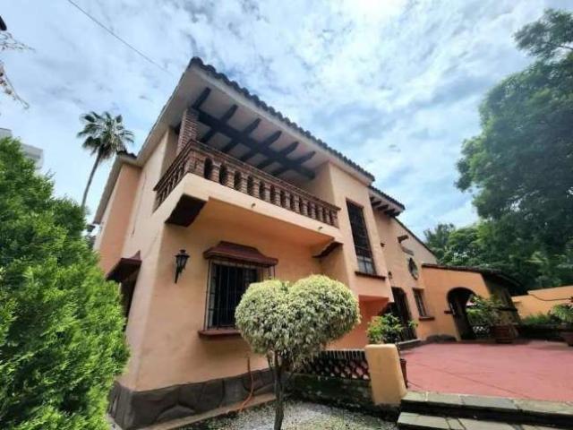 hermosa quinta en 2 niveles en lomas de cortes