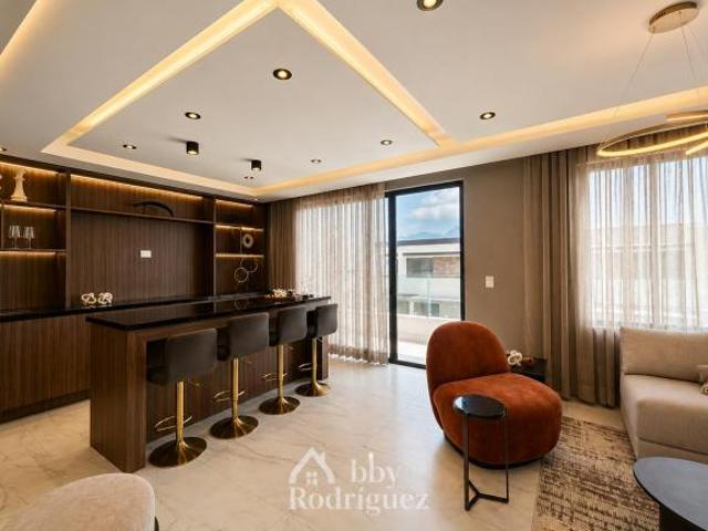 Hermosa Residencia con espacios muy amplios a faldas del cerro Dominio Cumbres
