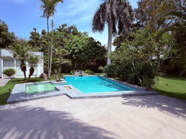 HERMOSA RESIDENCIA DE 2515 MT2 EN CASUARINAS