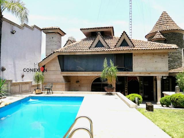 HERMOSA RESIDENCIA DE 4 RECÁMARAS CON ACABADOS DE PRIMERA! EXCELENTE UBICACIÓN