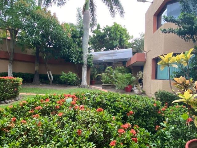 Hermosa residencia de lujo ubicada en la colonia petrolera Coatzacoalcos