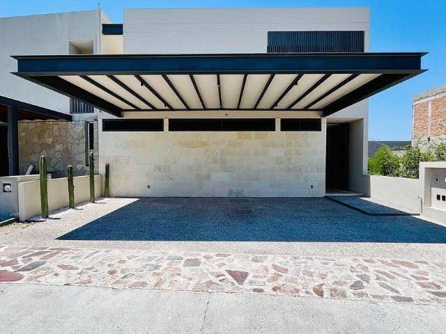 HERMOSA RESIDENCIA EN ALTOZANO