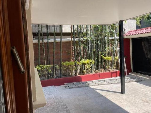 HERMOSA RESIDENCIA EN BOSQUE RESIDECIAL DEL SUR