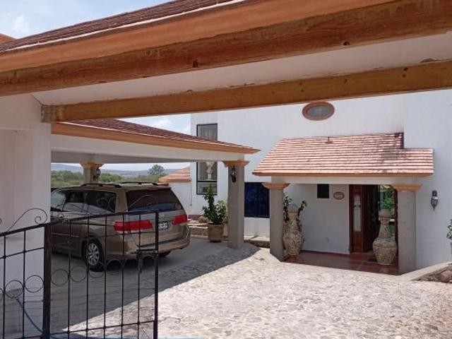 HERMOSA RESIDENCIA EN EXCLUSIVO CLUB YEXTHO
