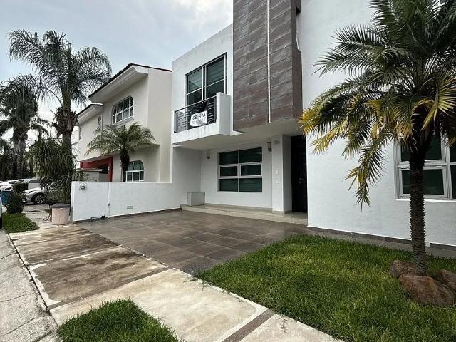 Hermosa residencia en jardín real