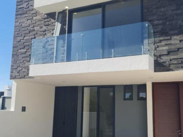 Hermosa Residencia en Las Grullas Residencial terminados de lujo