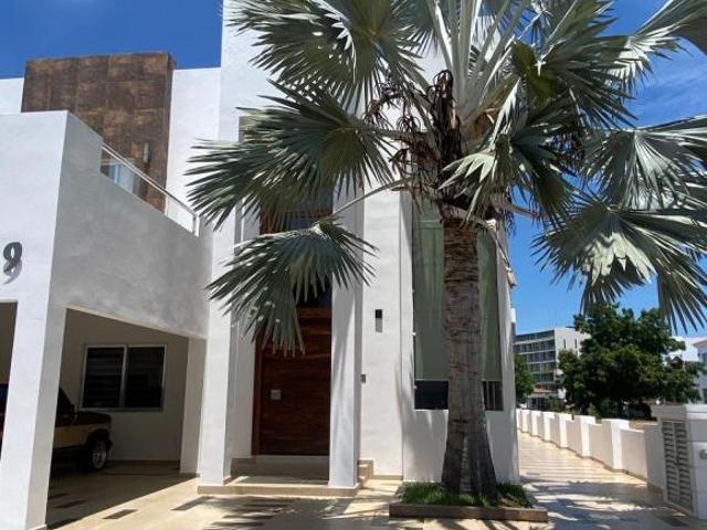 HERMOSA RESIDENCIA EN PUERTA AL MAR EN MARINA MAZATLÁN