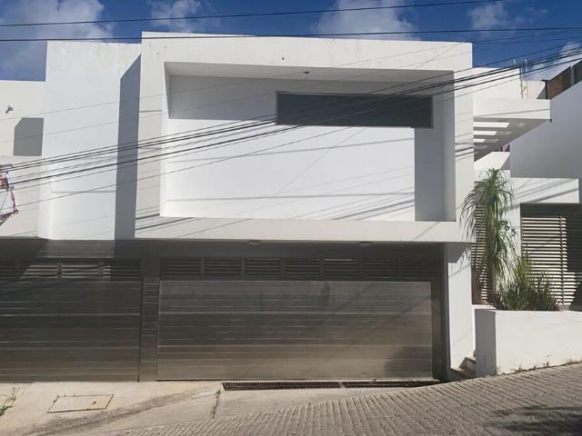 HERMOSA RESIDENCIA EN RENTA