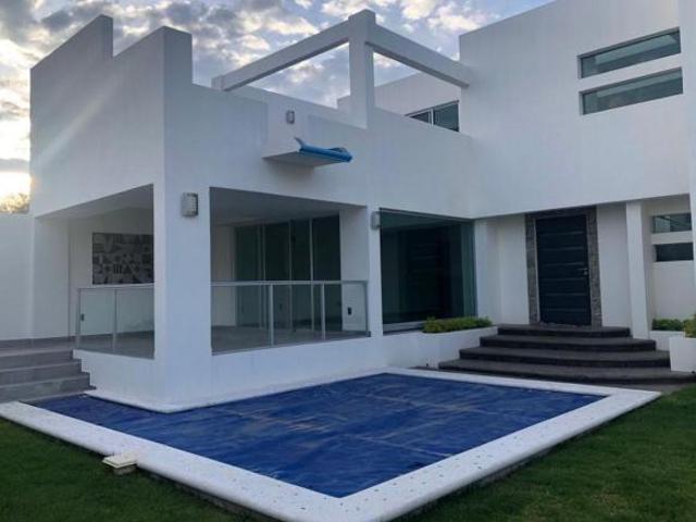 ¡HERMOSA RESIDENCIA EN TEQUISQUIAPAN JUSTO A TU MEDIDA!