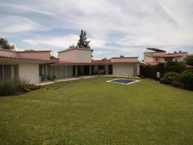 Hermosa Residencia en Una Planta en Condominio Exclusivo – Venta o Renta