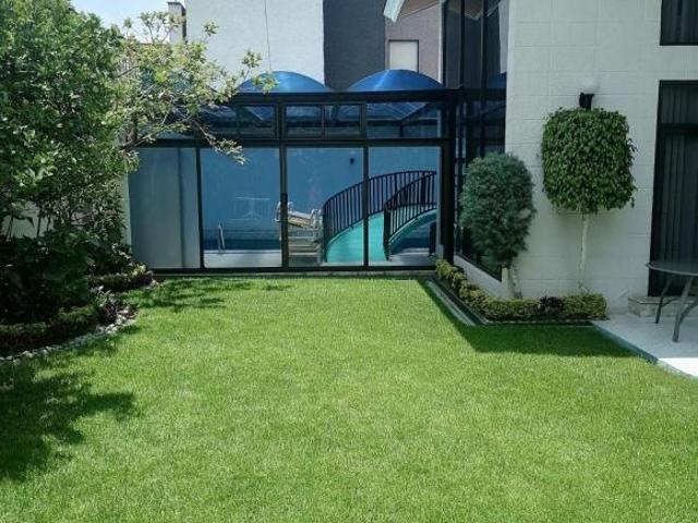 HERMOSA RESIDENCIA EN VENTA CON ALBERCA TECHADA COLINAS DEL BOSQUE