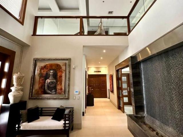 Hermosa residencia en VENTA a pie de campo de Golf Montebello