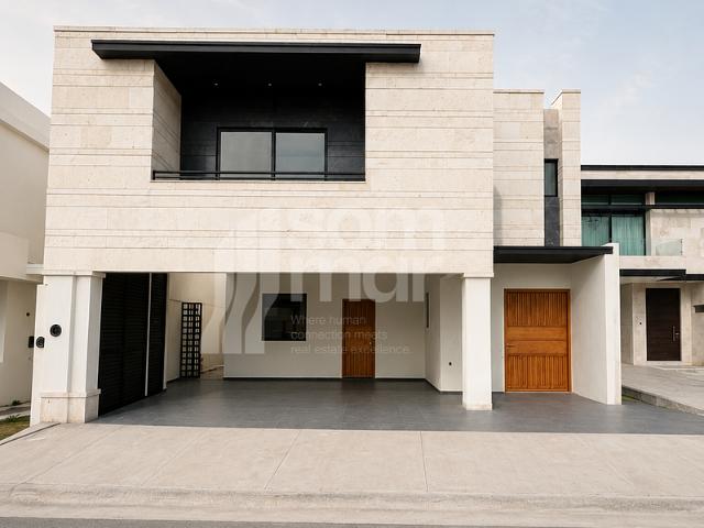 Hermosa Residencia en venta en La Escondida
