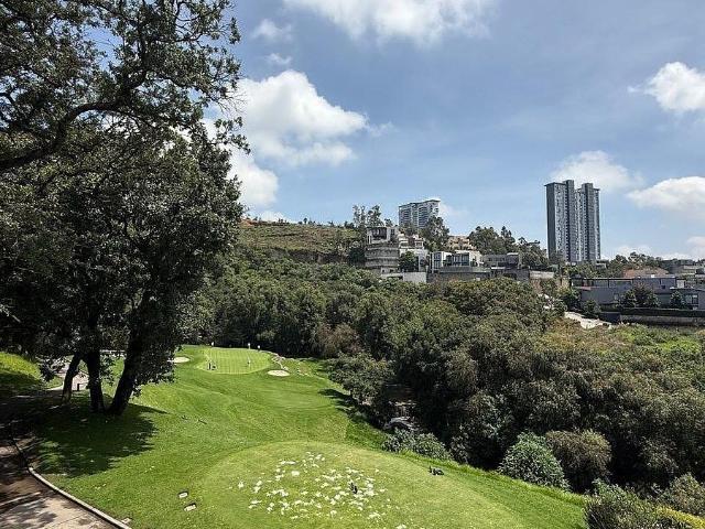 Hermosa Residencia Nueva con Vista al Campo de Golf Bosque Real En Renta