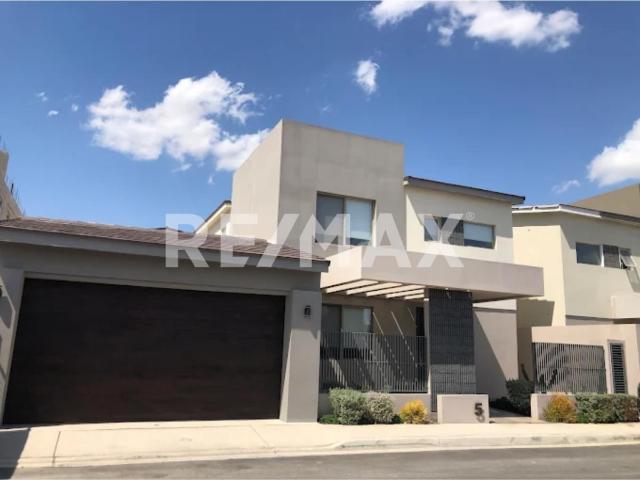 HERMOSA RESIDENCIA NUEVA EN VENTA EN ZONA DORADA