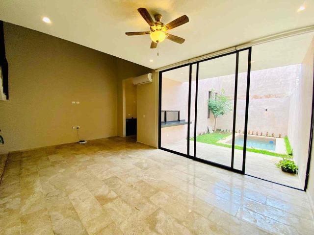 Hermosa villa equipada, con piscina, cuarto de servicio, cerca de Av. Temozón