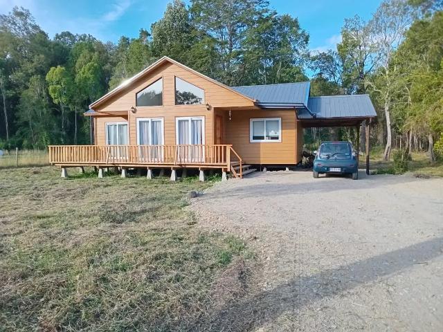Hermosa Y Confortable Casa Construida En Parcela De 5.000 M2