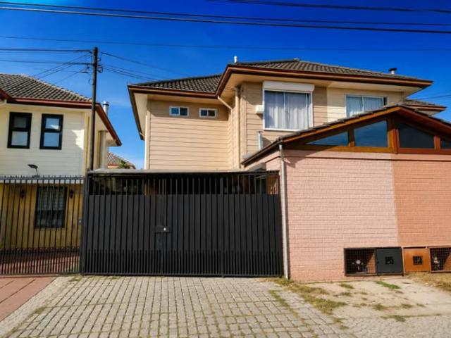 Hermosa y amplia casa 3d 3b 2e en barrio residencial | 3 dormitorios por 137000. 00 en Maipú