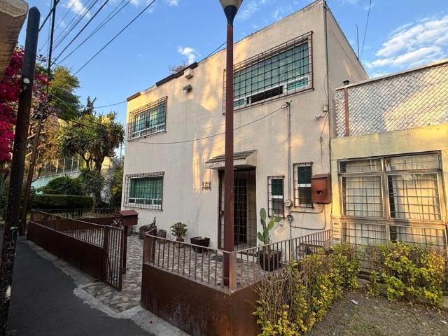 Hermosa y Amplia Casa en Venta en Jard?n Balbuena