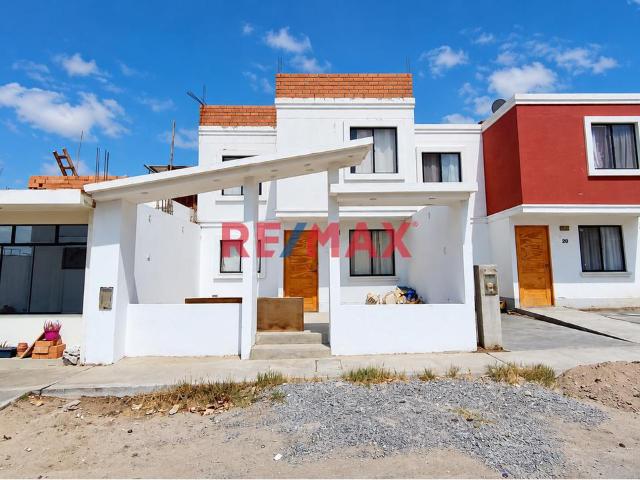 Hermosa Y Amplia Casa Familiar En Alquiler De 2 Pisos + Azotea En Villa Saraja