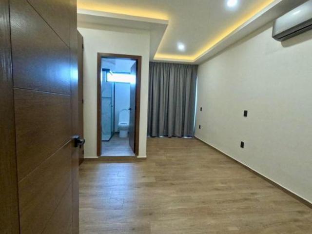 Hermosa y Moderna Casa en Venta en Bugambilias