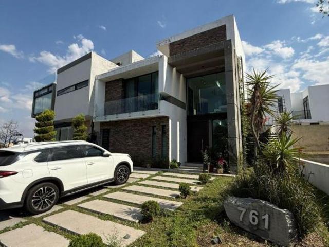 Hermosa y Moderna Casa en Venta y renta en Jardin Real