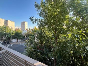 Hermoso monoambiente, al frente, con balcón. Plaza Irlanda
