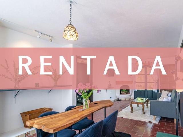 ¡Hermoso apartamento de 2 habitaciones en un tercer piso a poca distancia del centro!