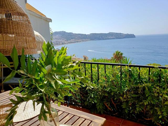 HERMOSA CASA EN LA HERRADURA