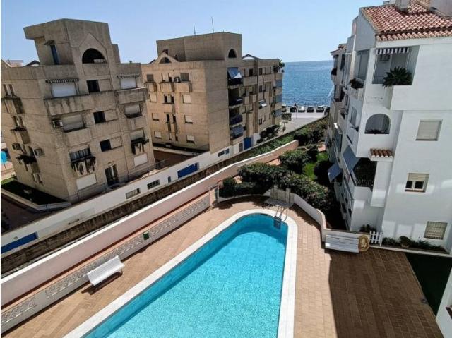 HERMOSO APARTAMENTO EN LA PLAYA DE LA HERRADURA