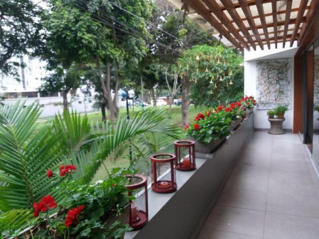 HERMOSO DUPLEX CON VISTA A PARQUE EN PRIMER PISO VENTA MIRAFLORES
