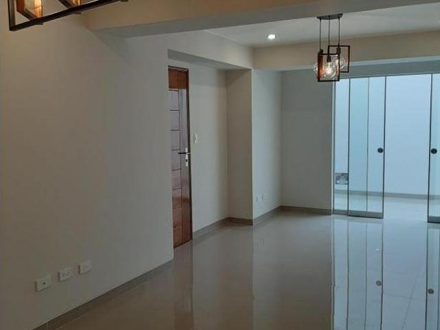 Hermoso depa con balcon vista a la calle