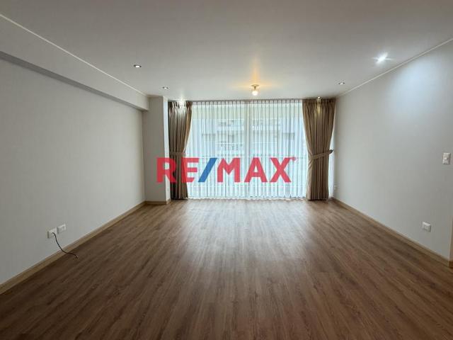 Hermoso Departamento Totalmente Renovado De 3 Habitaciones, Doble Estacionamiento Y Depósito Valle Hermoso