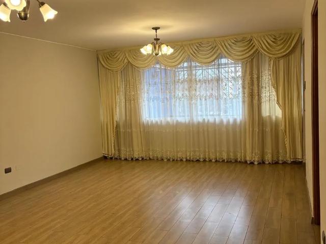 Hermoso departamento remodelado en Primer piso con estacionamiento