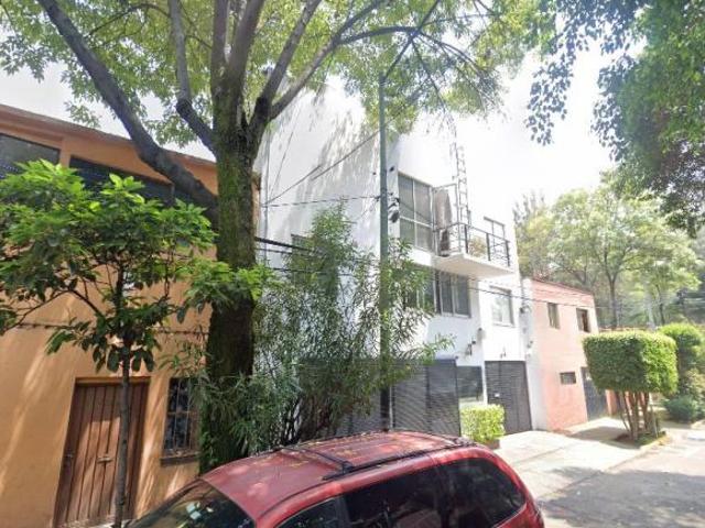 ¡Hermoso inmueble con 410 m² superficie de terreno en remate bancario en Portales Sur!