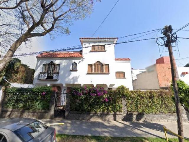 ¡Hermoso inmueble en remate bancario con 482 m² terreno y 3 recámaras en venta, Coyoacán!