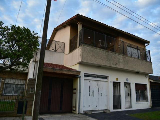 HERMOSO PH TIPO CASA EN MORÓN CÓDIGO MO 01 en Inmomap