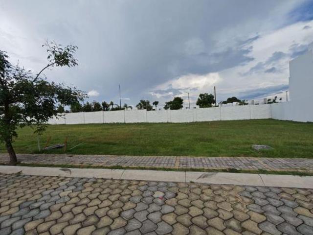 Hermoso terreno plano de uso habitacional en Parque Napa en Lomas de Angelópolis