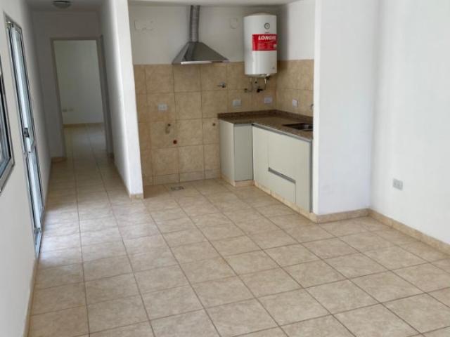 Hermoso Y Cómodo Dpto, Un Dorm. Primer Piso Excelente Ubicación. Rivadavia