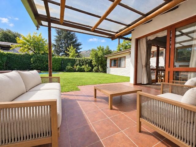 Hermoso y amplio jardín 4d4b/ piscina/ gran estacionamiento
