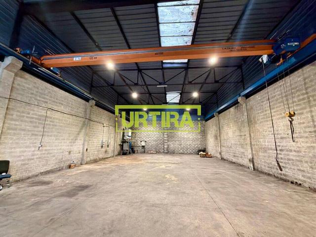 HERNANI – POLÍGONO IBARLUZE | COMPLEJO INDUSTRIAL EN VENTA 871,73 m² | 2 PUENTES GRÚA | 50 kW | OFICINAS EQUIPADAS | 2 PORTONES TRÁILER