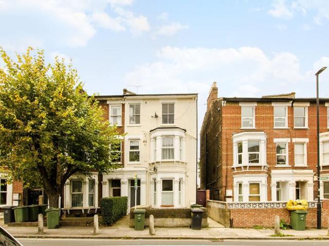 Herne Hill Road, Herne Hill, London. 2 bed flat to rent £2,200 pcm £508 pw