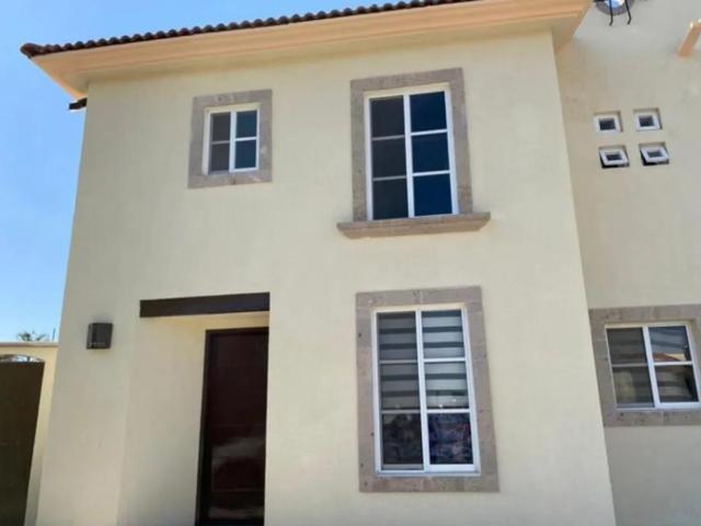 Hernosa casa en Juriquilla Querétaro todos los servicios, Remate hipotecario