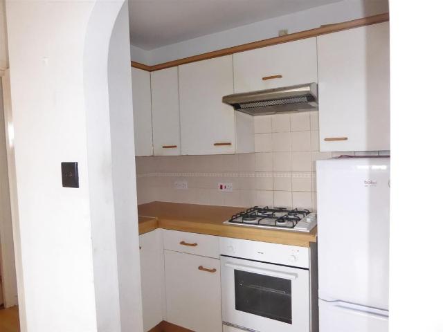 Heron Court, Tooting/ Colliers Wood Borders CR4, 2 bed flat to rent, £1,650 pcm | PrimeLocation