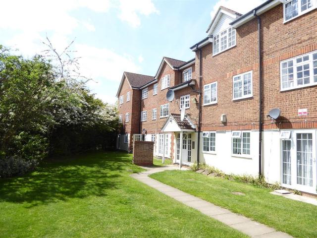 Heron Court, Tooting/ Colliers Wood Borders CR4, 2 bed flat to rent, £1,650 pcm | PrimeLocation
