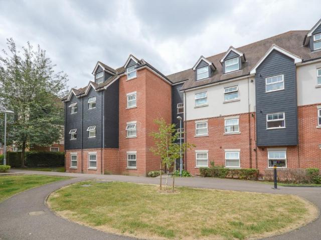 Heron Court, Bishops Stortford, CM23 1 bed apartment to rent £1,250 pcm £288 pw