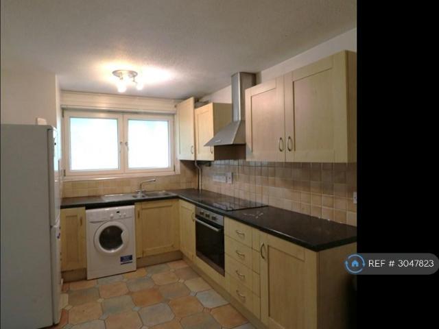 Heron Court, Bromley, BR2 3 bed maisonette to rent £1,850 pcm £427 pw