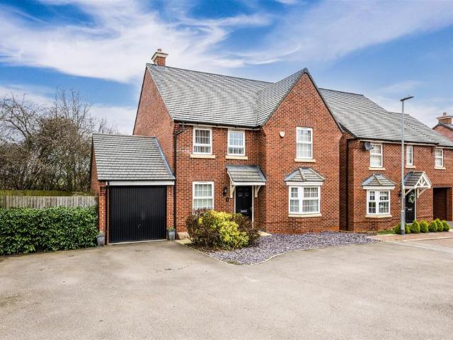 Heron Close, Higham Ferrers 4 bed detached house to rent £2,000 pcm £462 pw